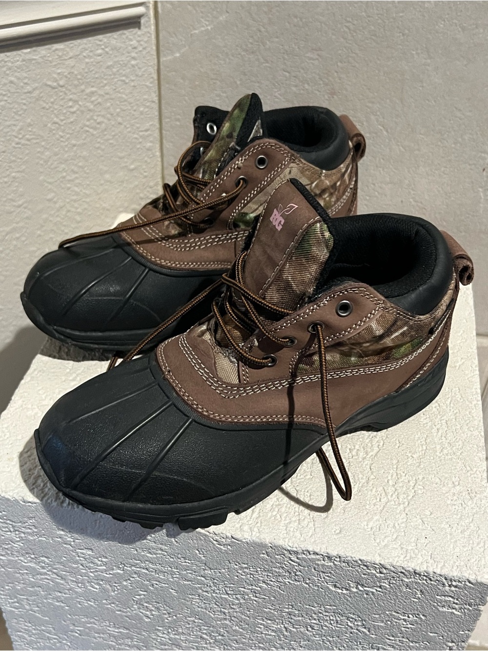 Ladies Brown camo Realtree Girl (RG) outdoor waterproof Duck Boots. Sz 8